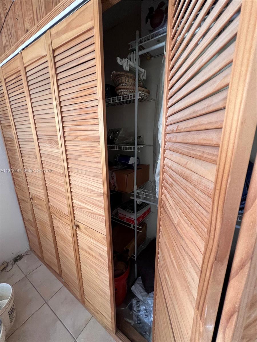   /  3687 кв.футов $ 2026-04-14 0 Фото