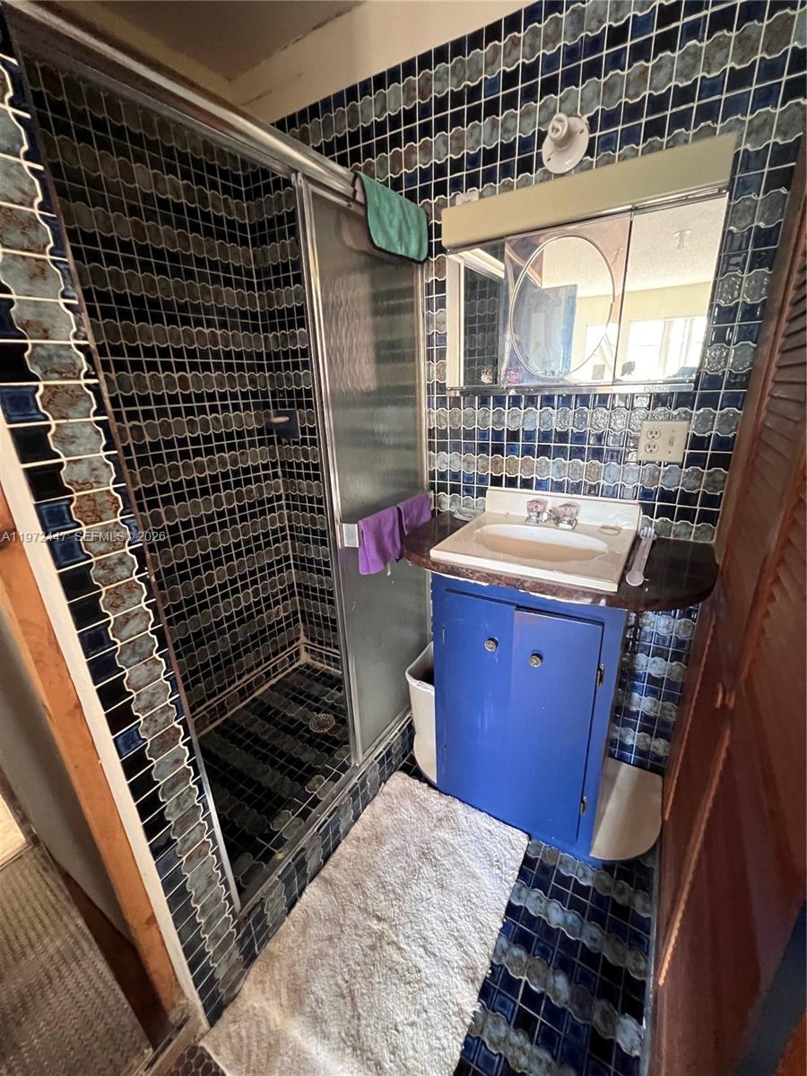   /  3687 кв.футов $ 2026-04-14 0 Фото