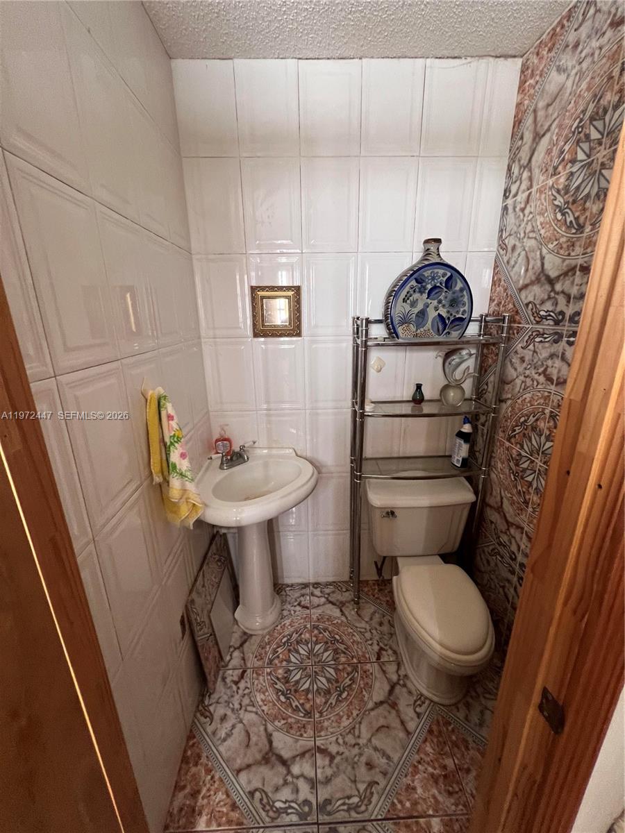   /  3687 кв.футов $ 2026-04-14 0 Фото