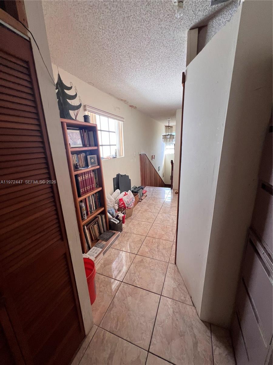   /  3687 кв.футов $ 2026-04-14 0 Фото