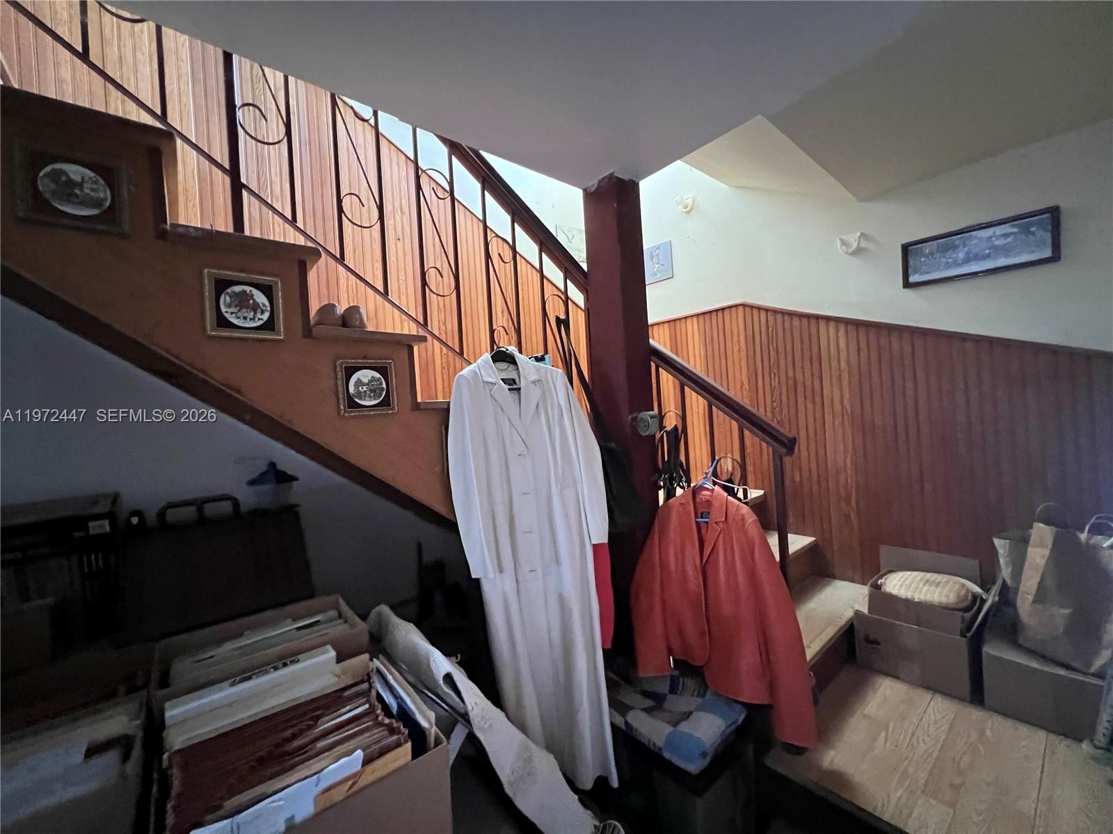   /  3687 кв.футов $ 2026-04-14 0 Фото