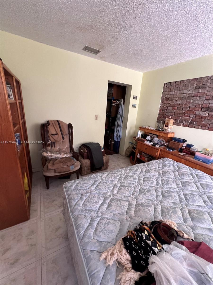   /  3687 кв.футов $ 2026-04-14 0 Фото