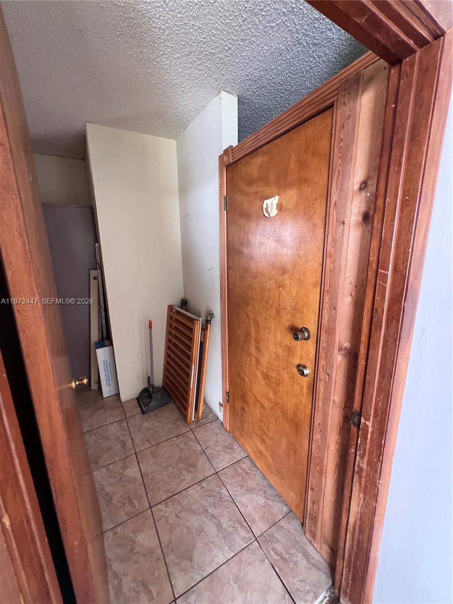   /  3687 кв.футов $ 2026-04-14 0 Фото