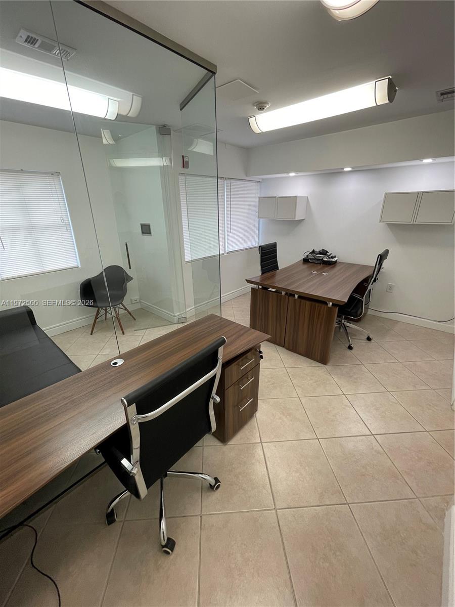 5  /   кв.футов $ 2026-02-26 0 Фото