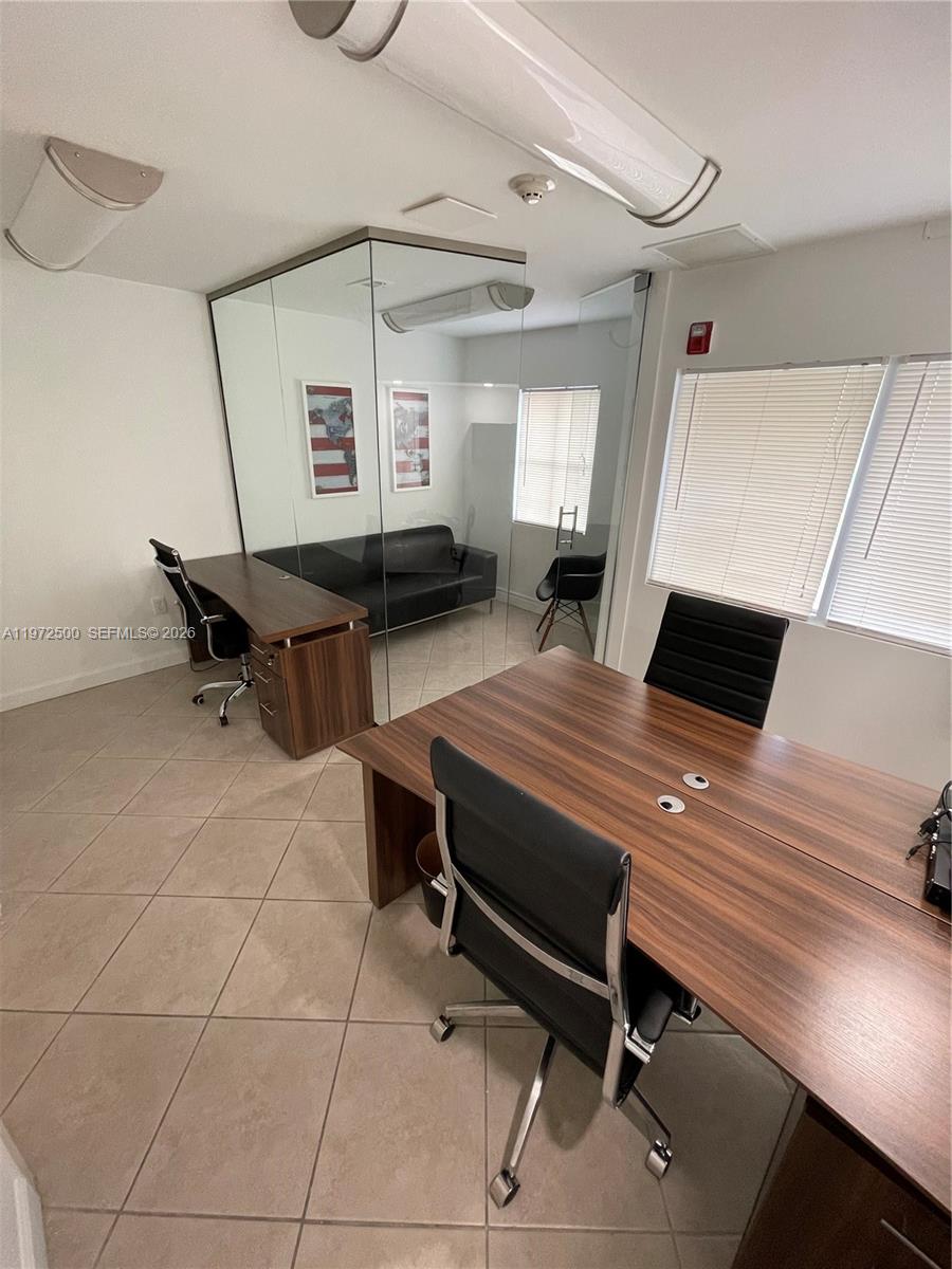 5  /   кв.футов $ 2026-02-26 0 Фото