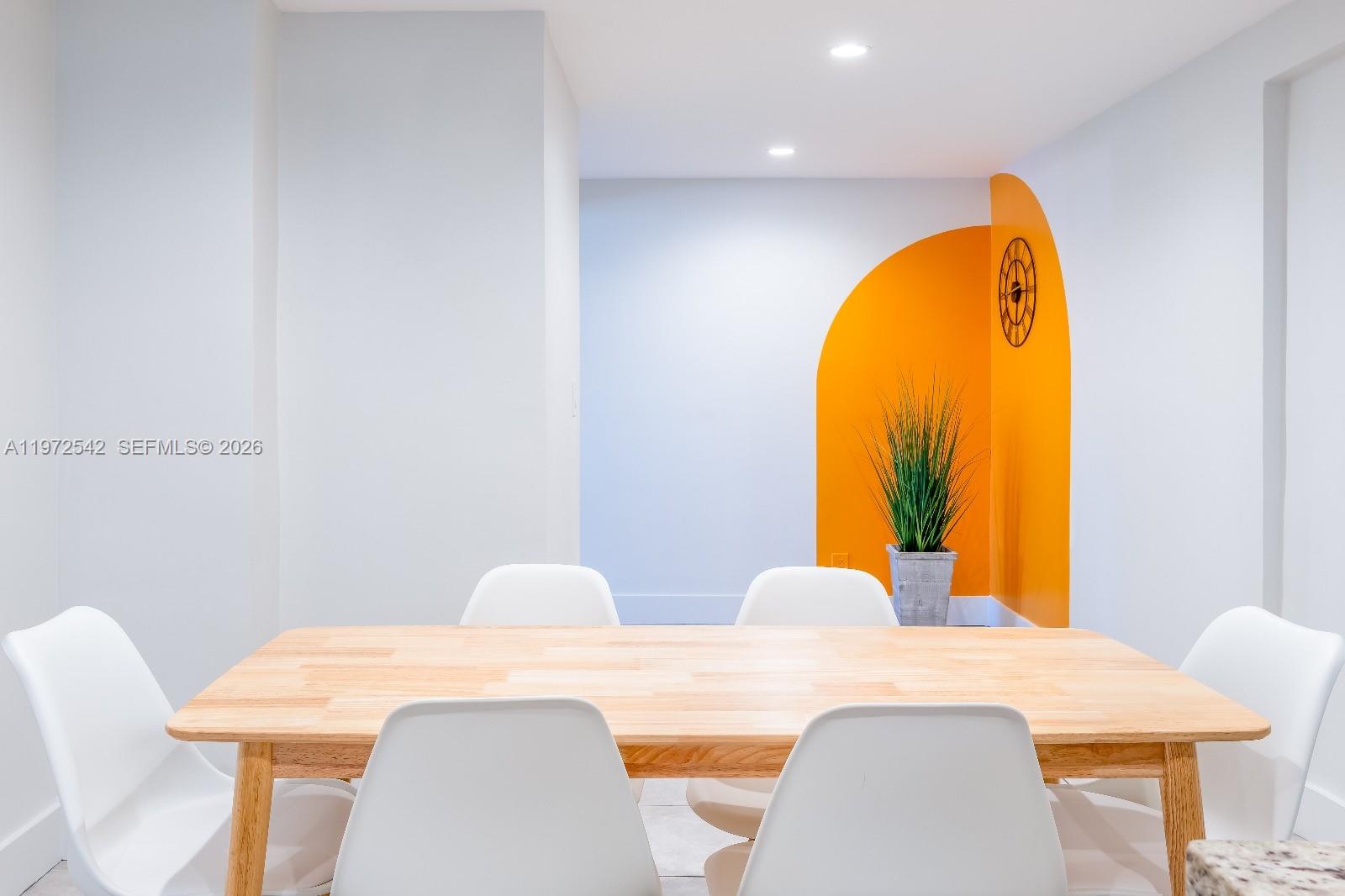   /  2332 кв.футов $ 2026-02-26 0 Фото