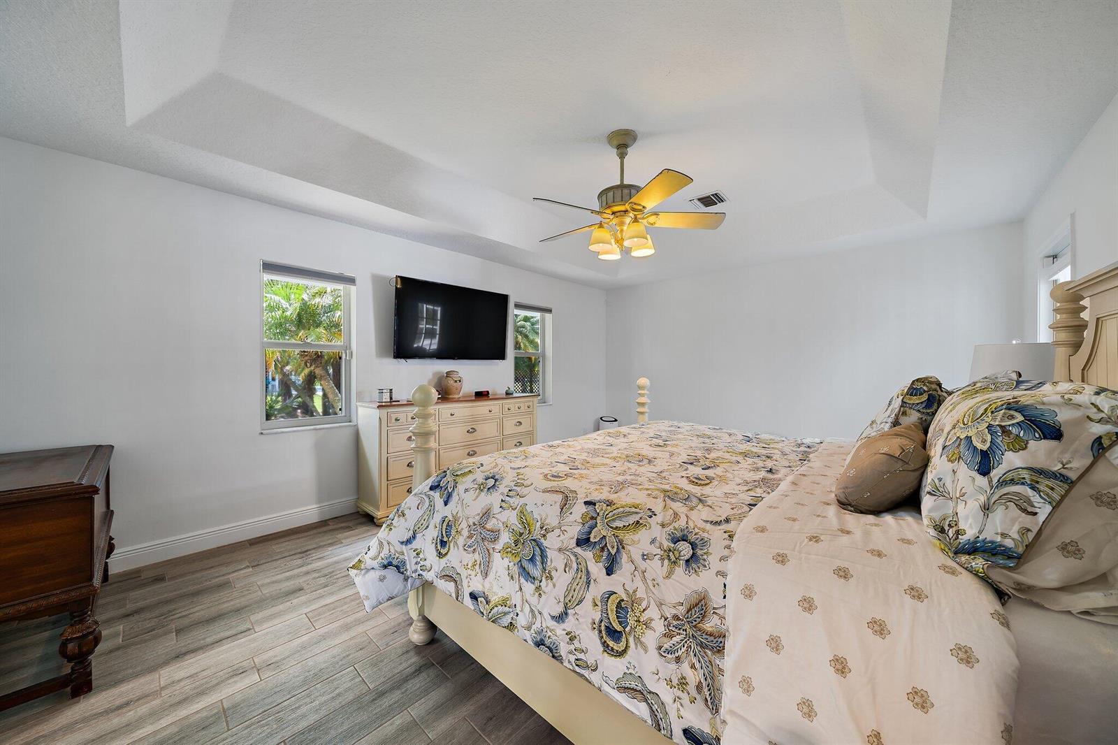 Ver detalles 13033 3 / 2 2374 sq. ft. $ 2026-06-09 0 foto