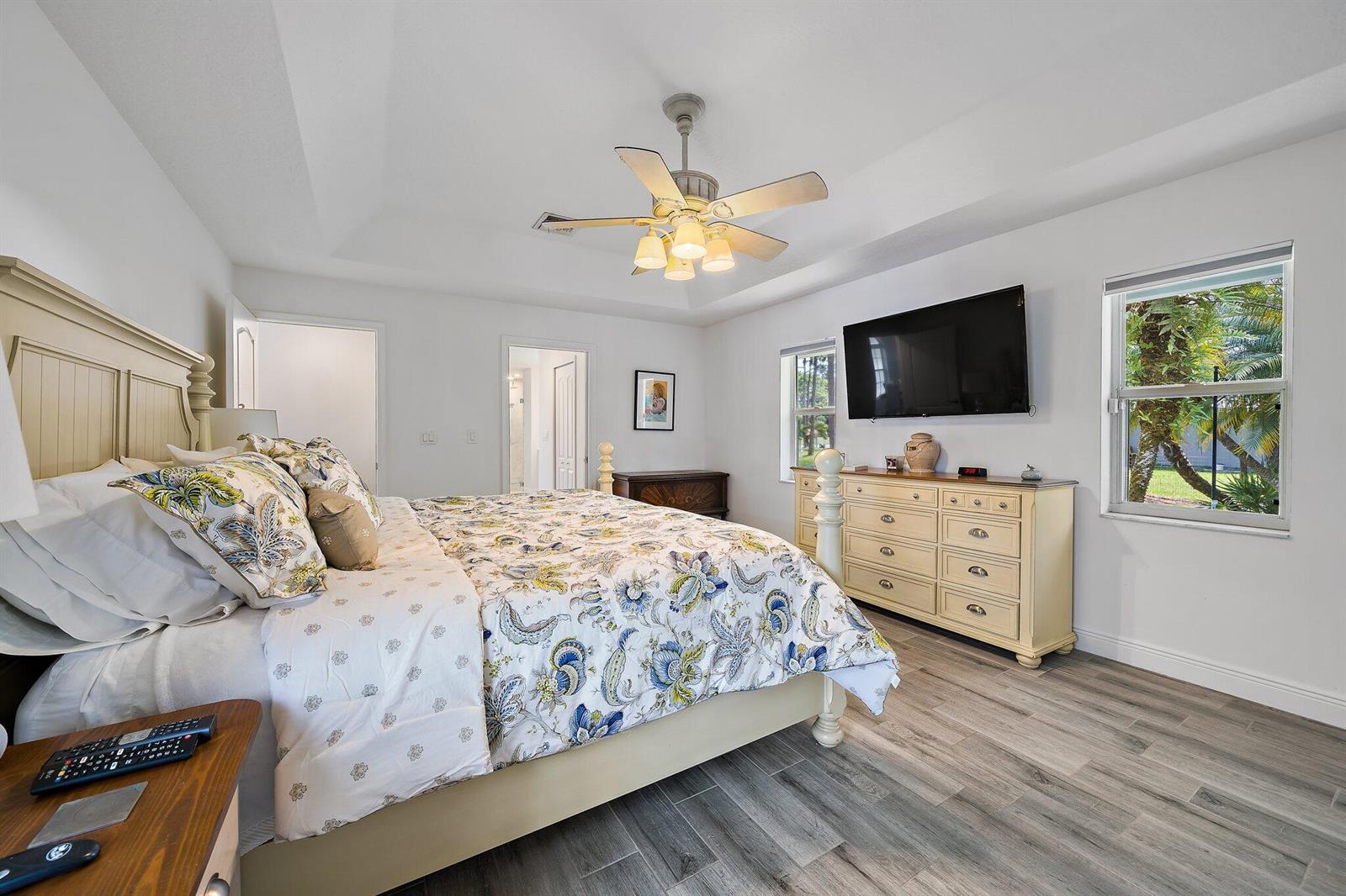 Ver detalles 13033 3 / 2 2374 sq. ft. $ 2026-06-09 0 foto