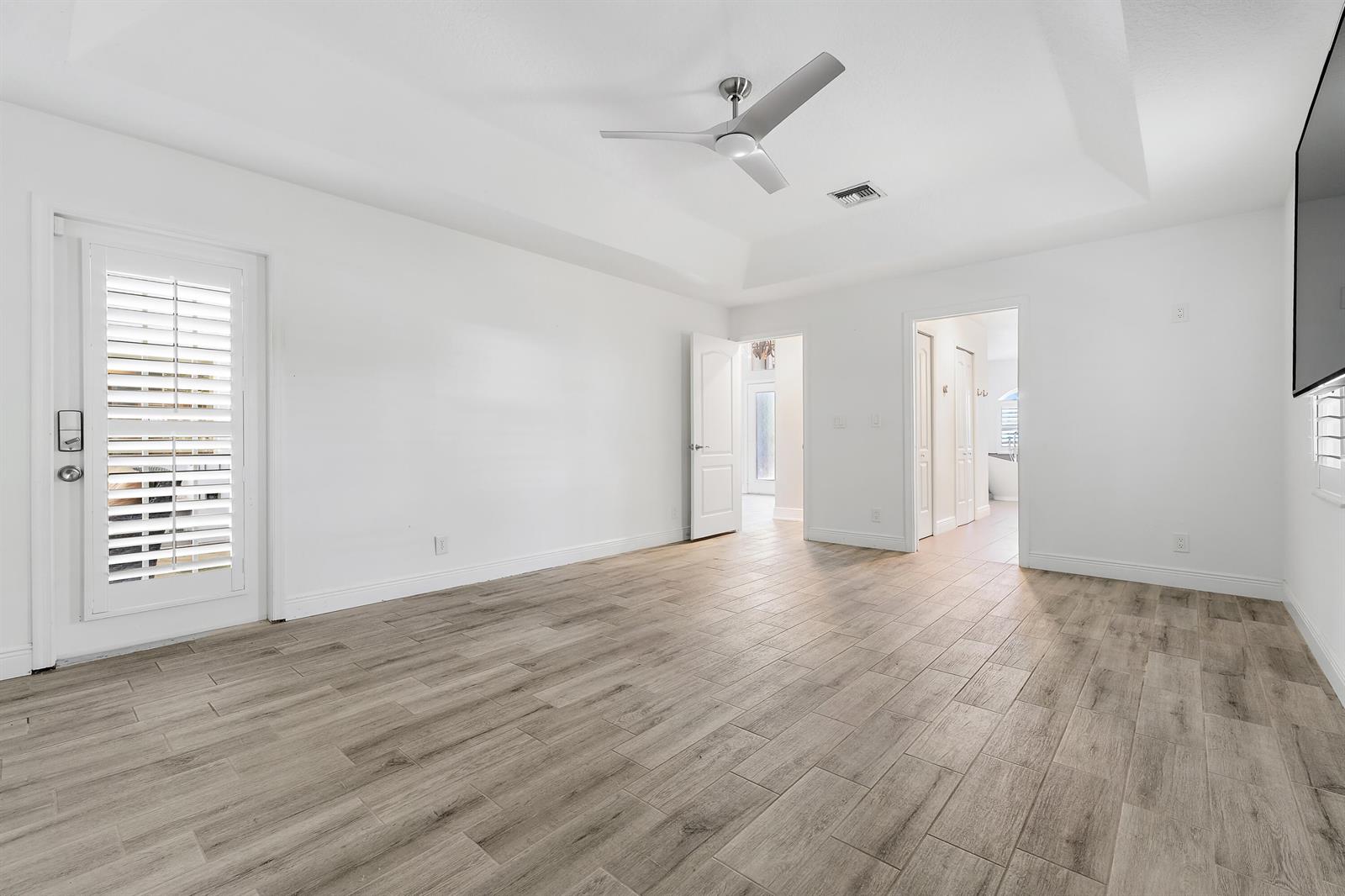 Ver detalles 13033 3 / 2 2374 sq. ft. $ 2026-06-09 0 foto