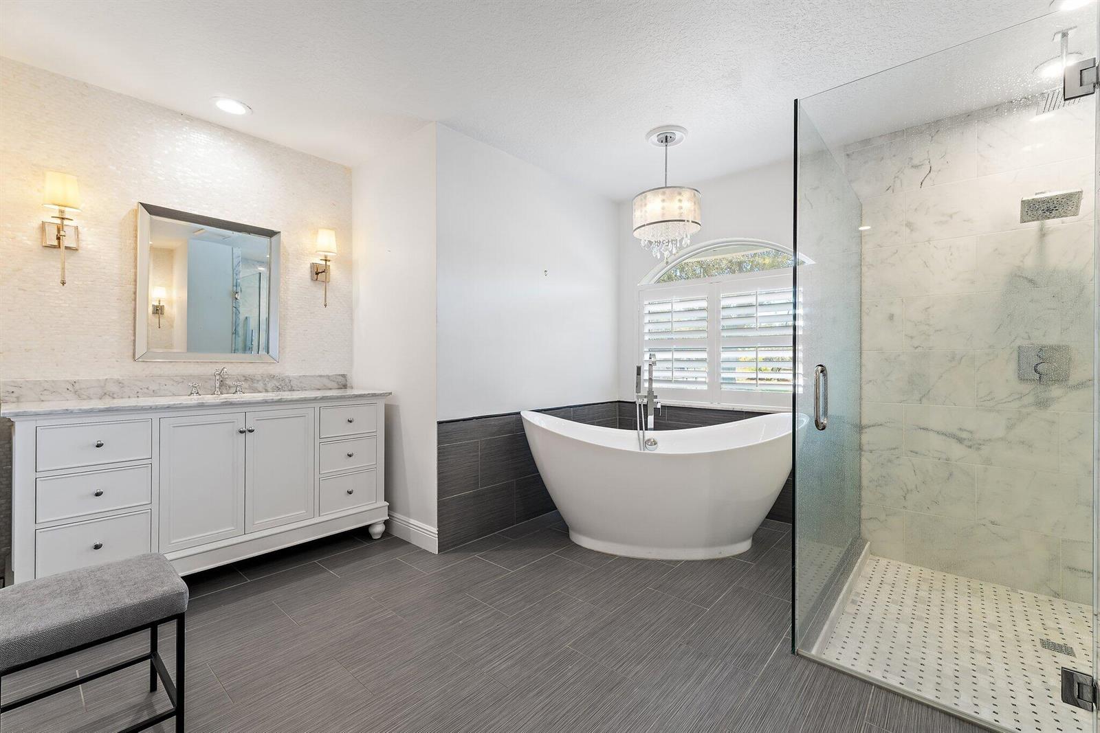 Ver detalles 13033 3 / 2 2374 sq. ft. $ 2026-06-09 0 foto