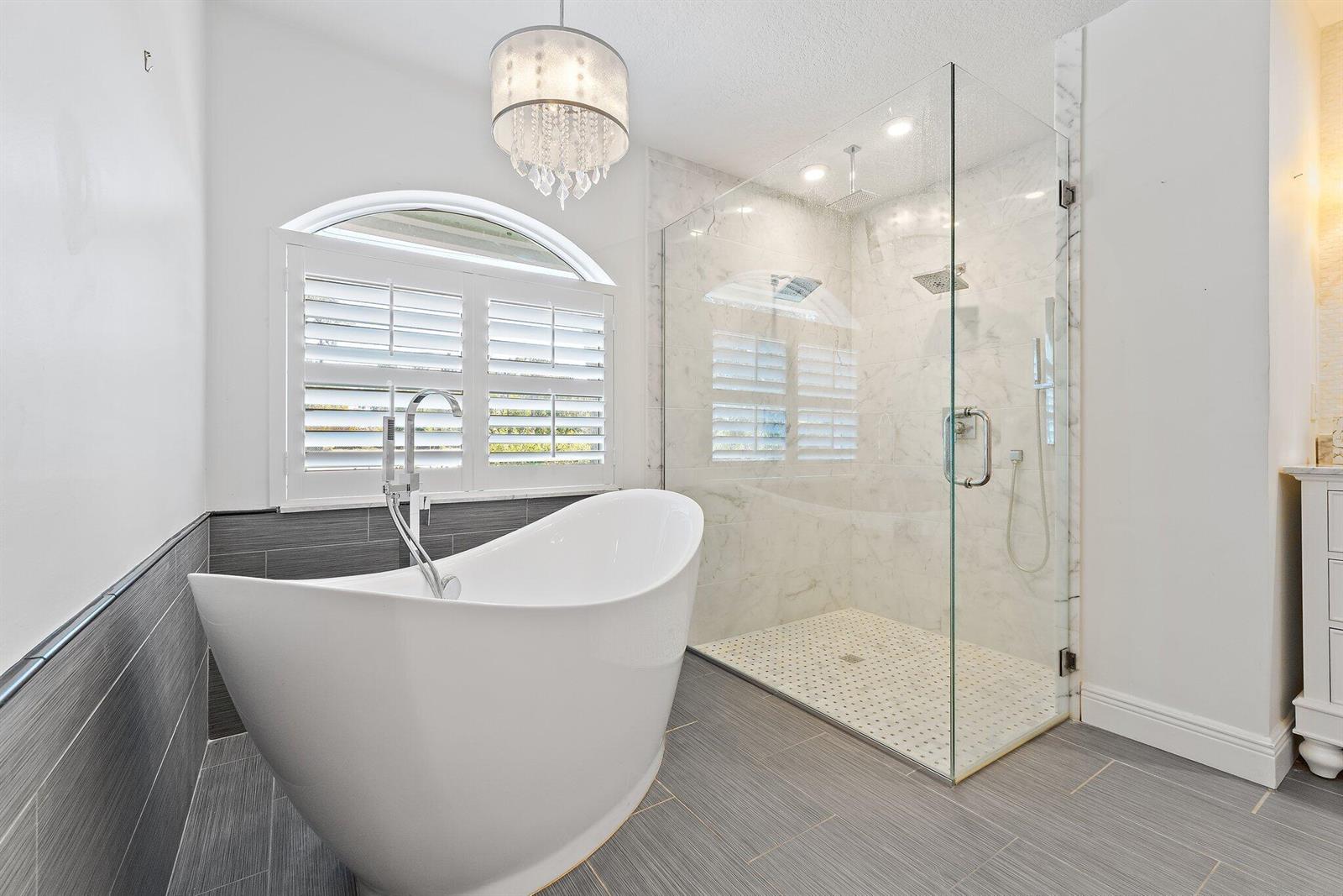 Ver detalles 13033 3 / 2 2374 sq. ft. $ 2026-06-09 0 foto
