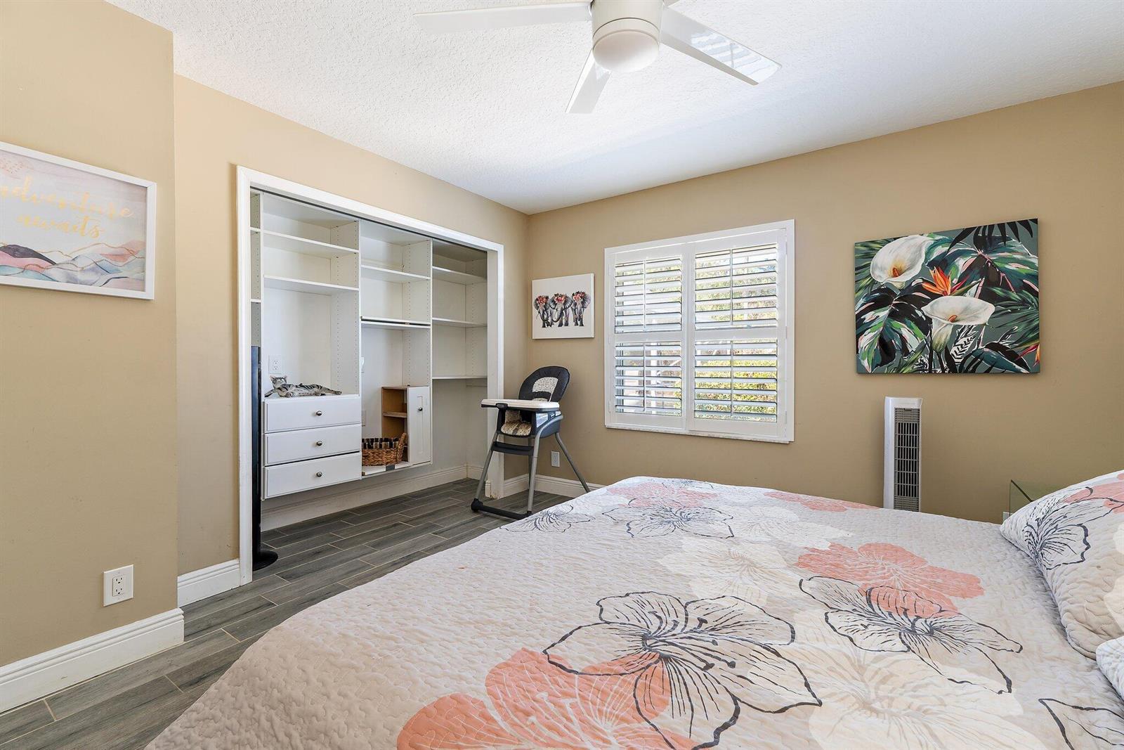 Ver detalles 13033 3 / 2 2374 sq. ft. $ 2026-06-09 0 foto