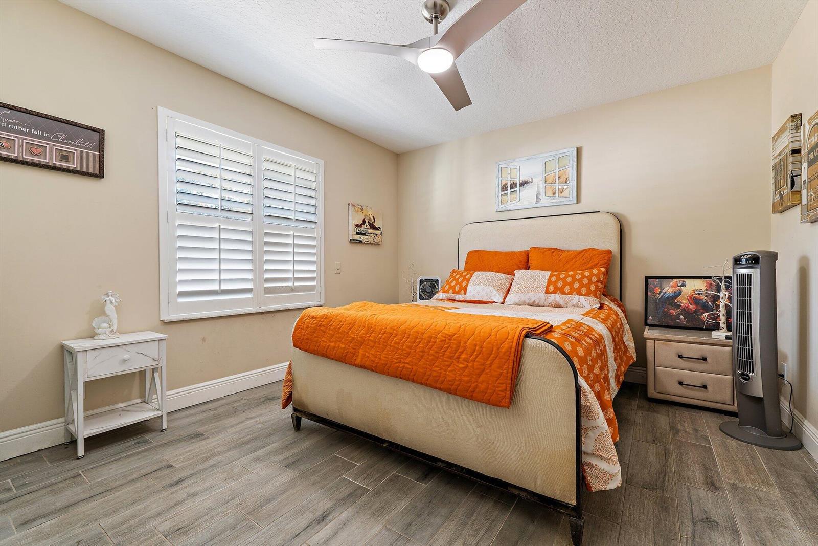Ver detalles 13033 3 / 2 2374 sq. ft. $ 2026-06-09 0 foto