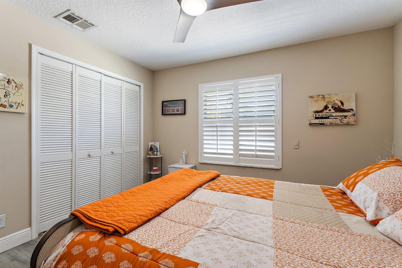 Ver detalles 13033 3 / 2 2374 sq. ft. $ 2026-06-09 0 foto