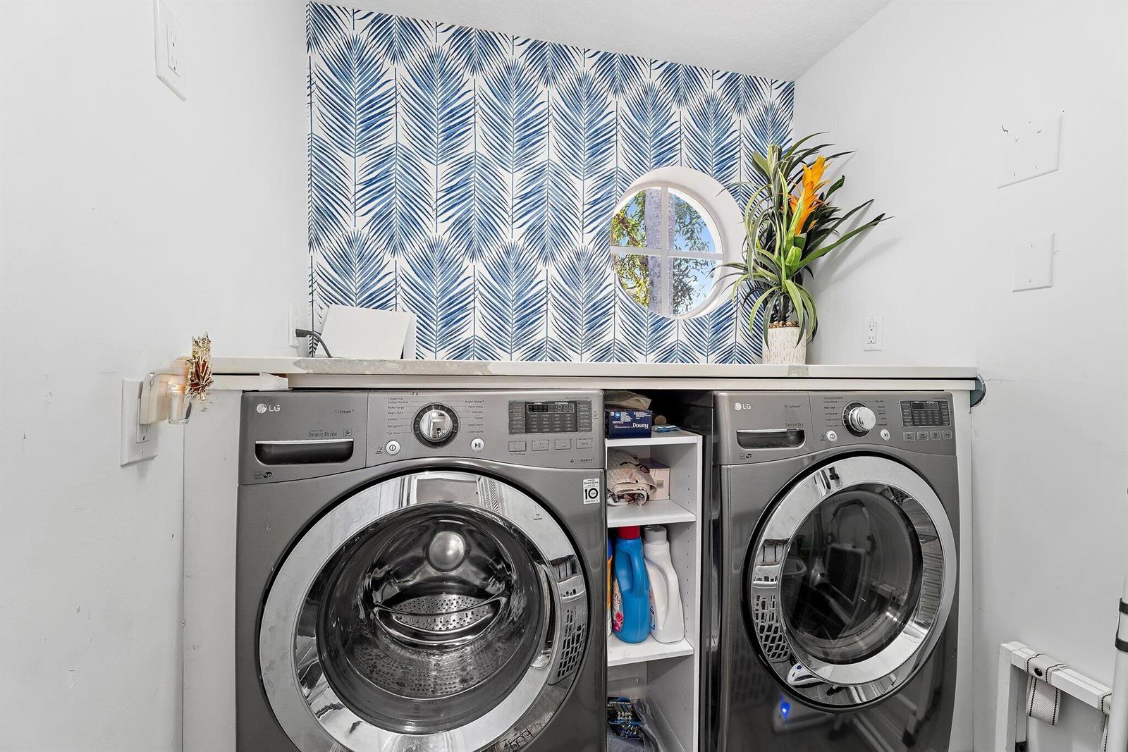 Ver detalles 13033 3 / 2 2374 sq. ft. $ 2026-06-09 0 foto