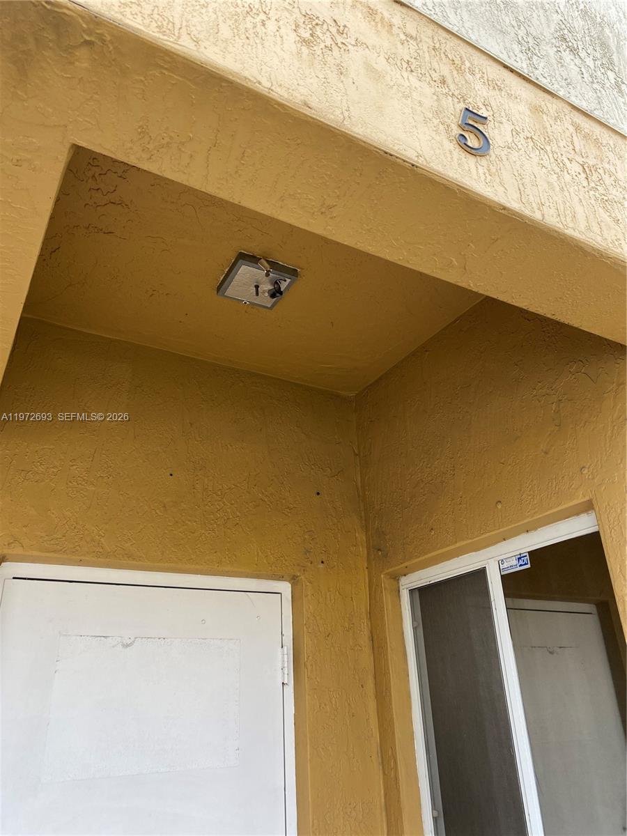 5-C  /   кв.футов $ 2026-02-26 0 Фото