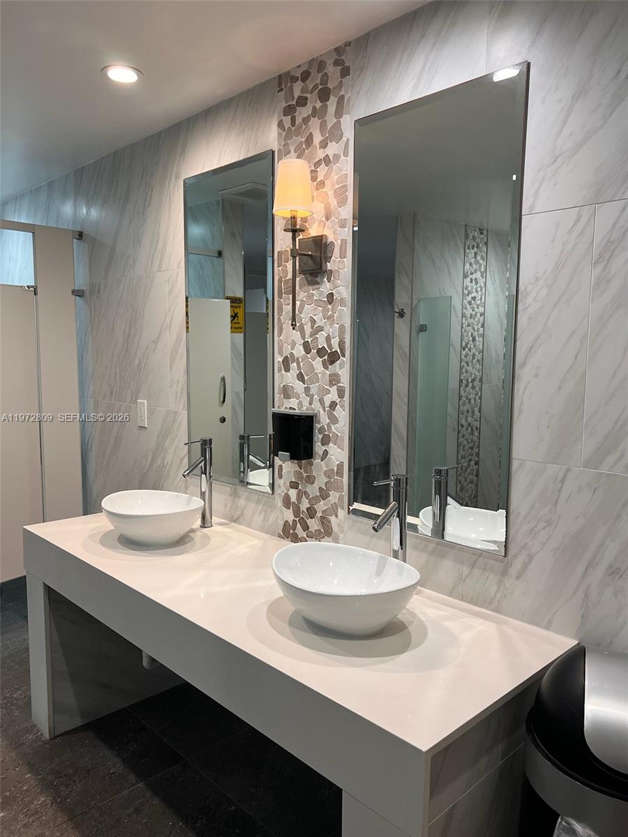 Photo of 3180 Ocean Dr  #1418, Hallandale Beach, Florida, 33009 - Pool Bathroom/Spa