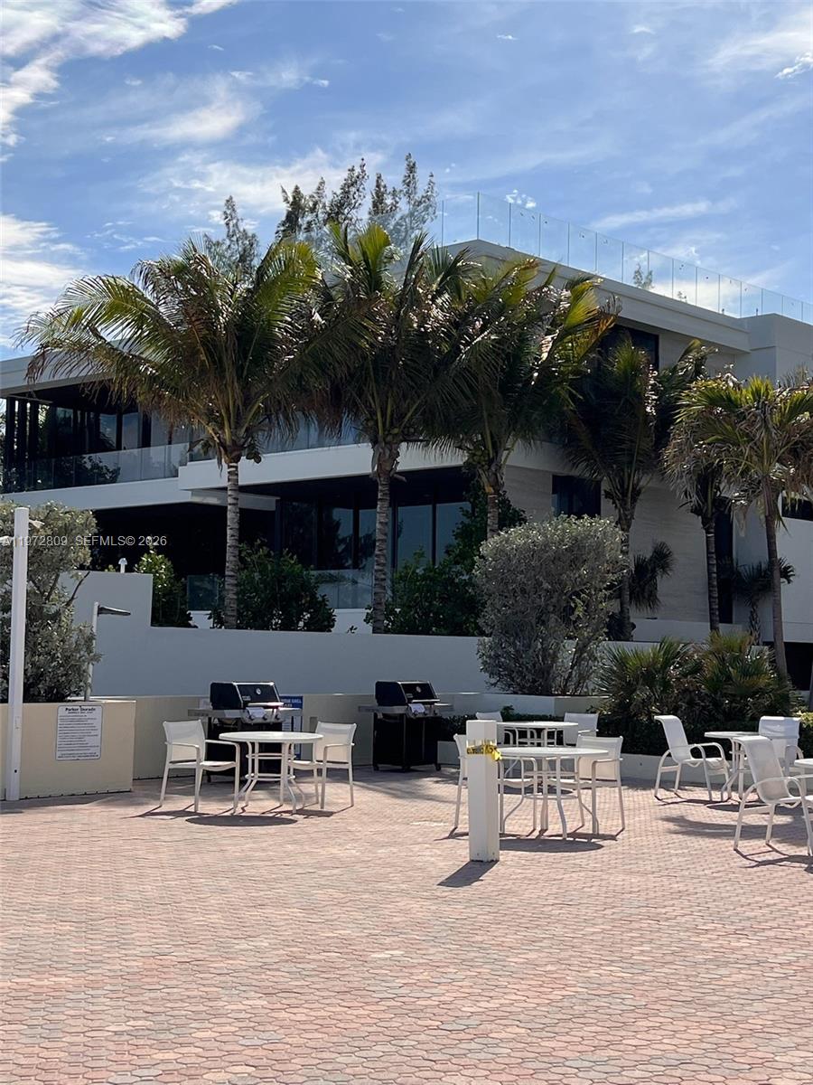 Photo of 3180 Ocean Dr  #1418, Hallandale Beach, Florida, 33009 - BBQ Area