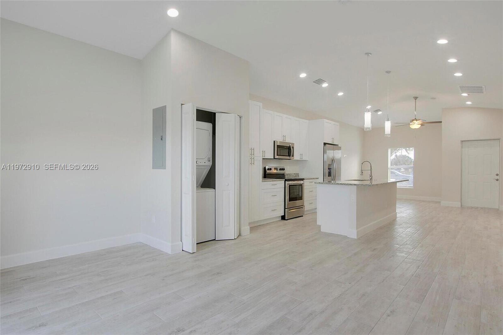   /  2400 sq. ft. $ 2026-02-26 0 foto