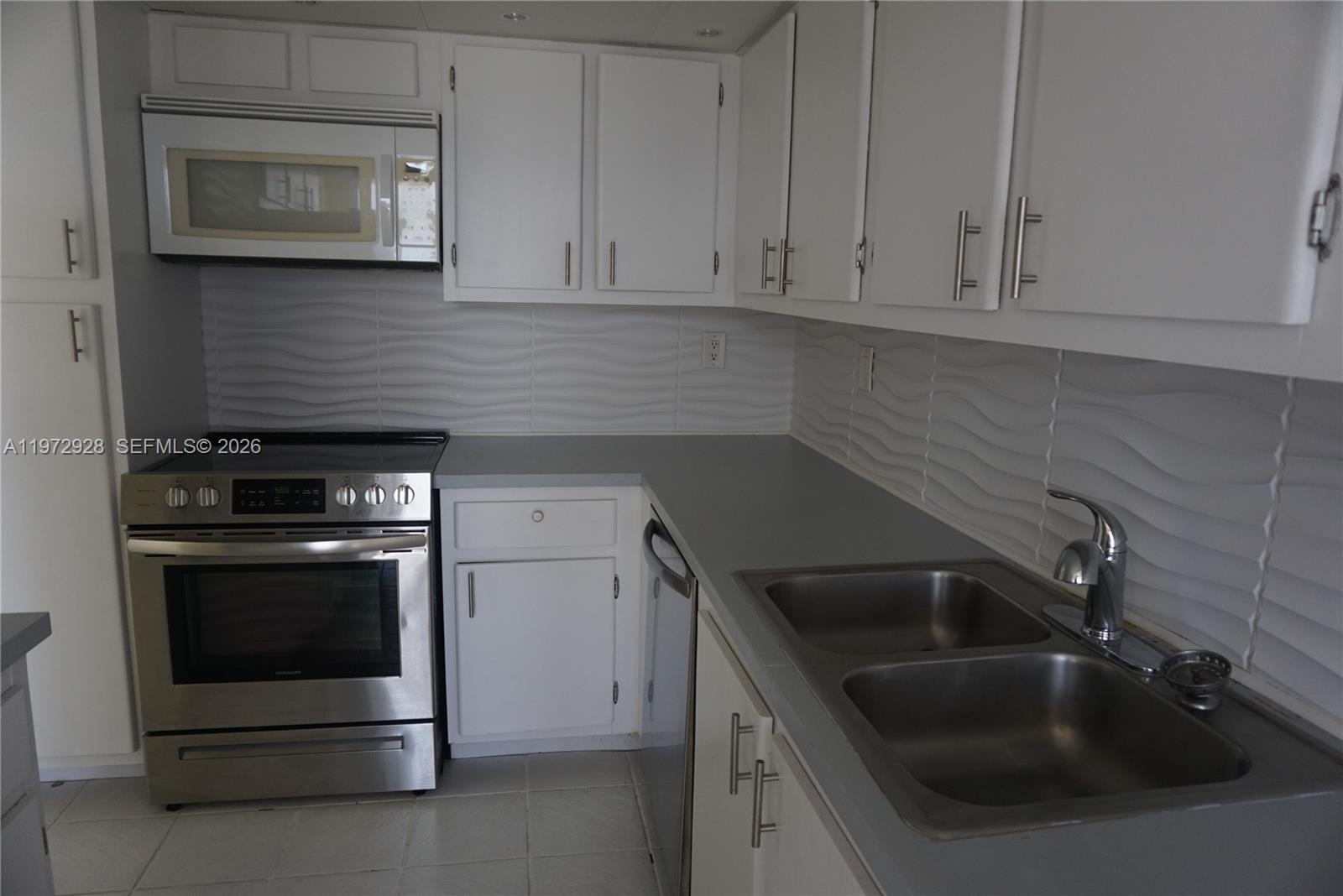 2014 1 / 2 896 sq. ft. $ 2026-02-26 0 Photo