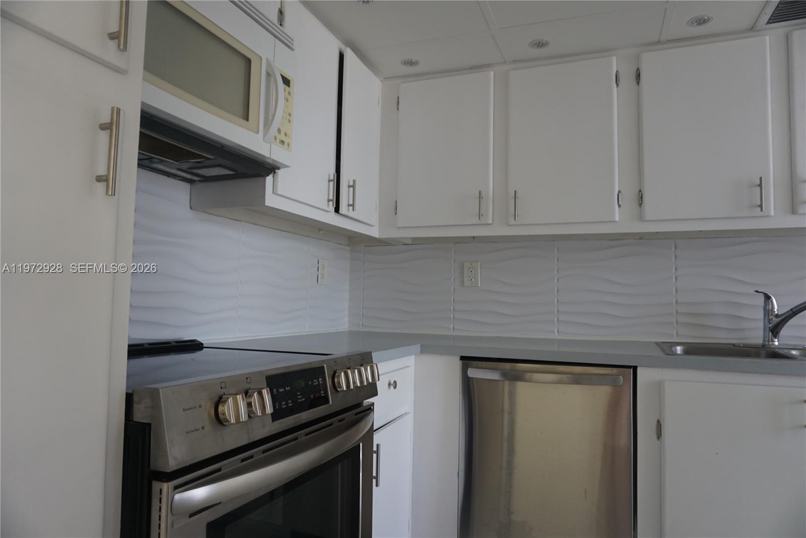 2014 1 / 2 896 sq. ft. $ 2026-02-26 0 Photo