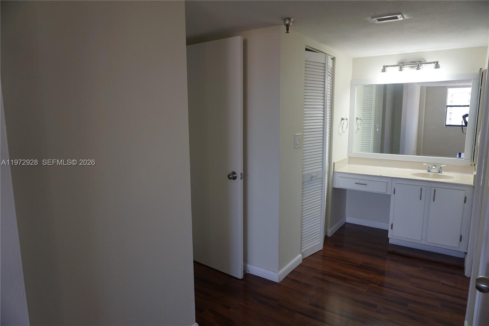 2014 1 / 2 896 sq. ft. $ 2026-02-26 0 Photo