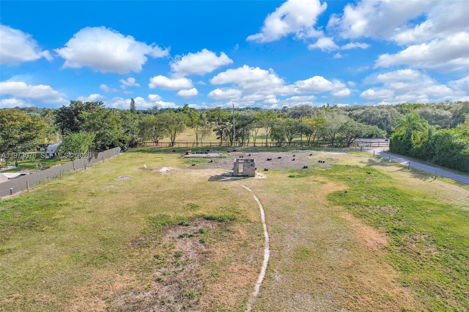   /   кв.футов $ 2026-02-26 0 Фото