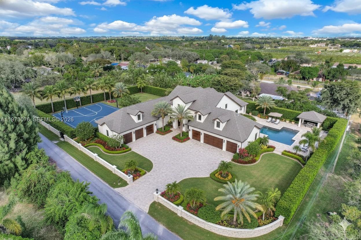   /   кв.футов $ 2026-02-26 0 Фото