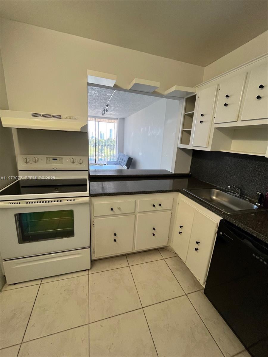 Photo of 20301 Country Club Dr  #625, Aventura, Florida, 33180 - 