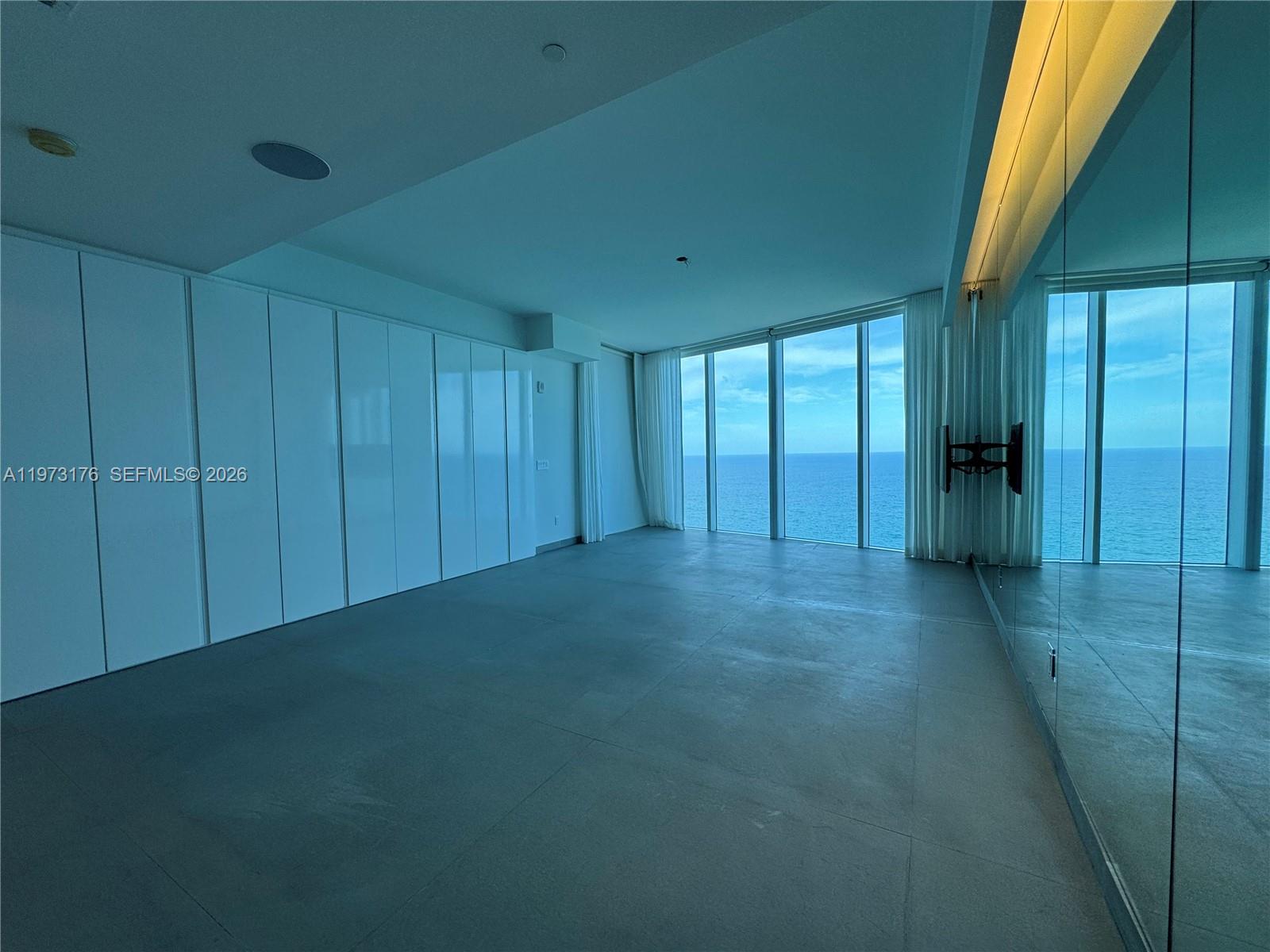 Photo of 2711 Ocean Dr  #3404, Hollywood, Florida, 33019 - 