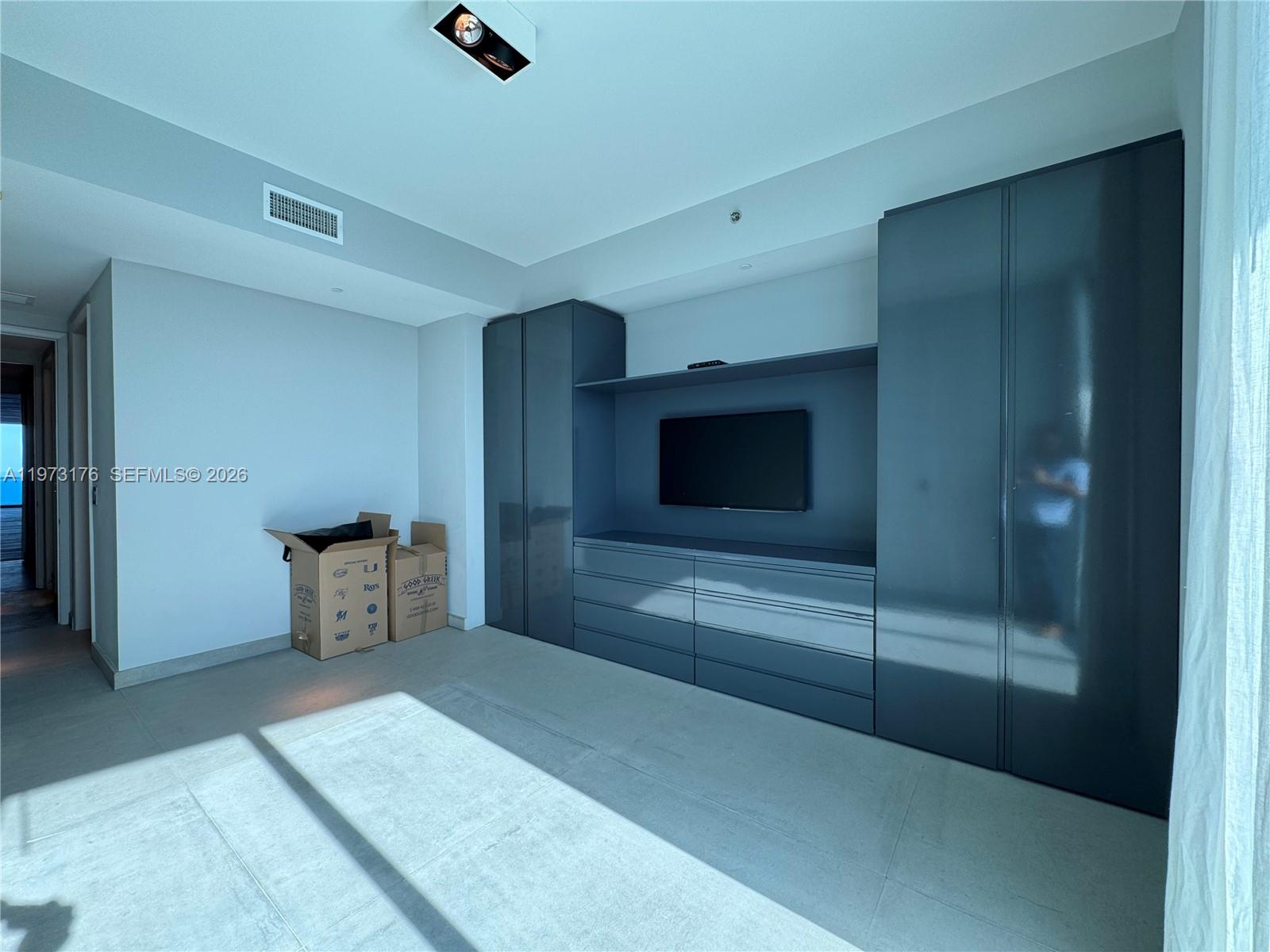 Photo of 2711 Ocean Dr  #3404, Hollywood, Florida, 33019 - 