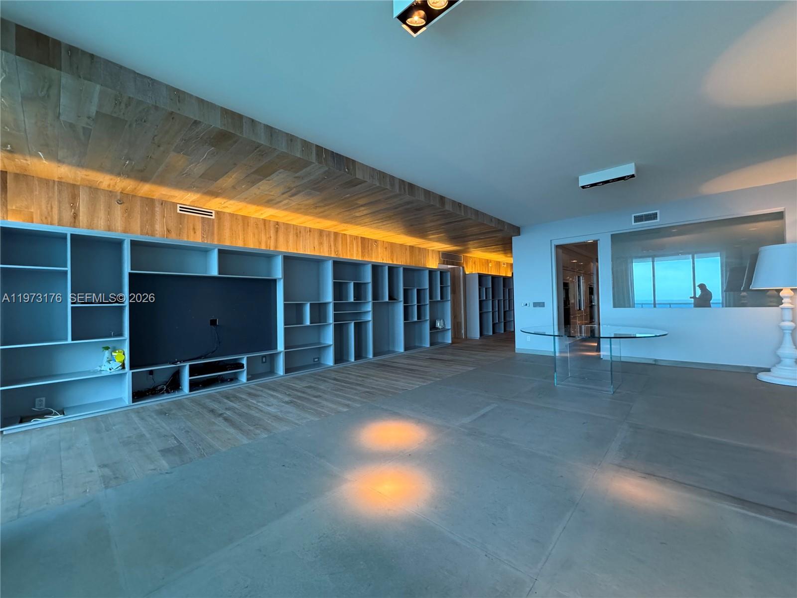 Photo of 2711 Ocean Dr  #3404, Hollywood, Florida, 33019 - 