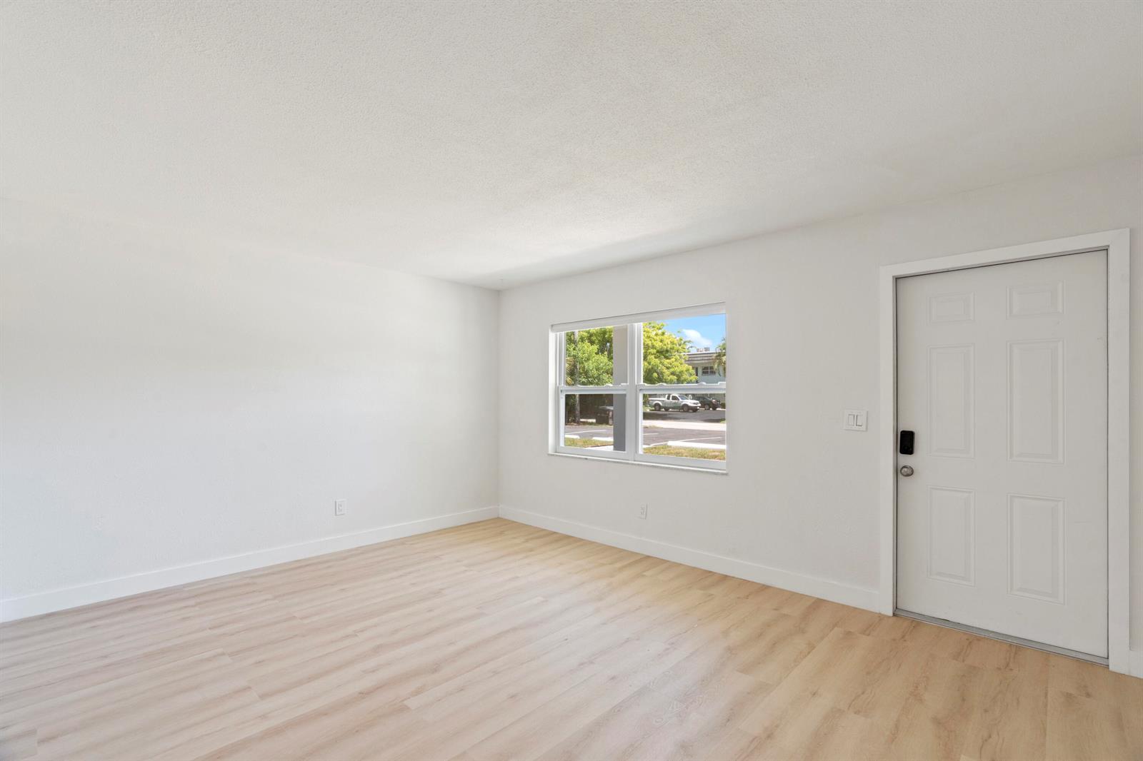 Ver detalles / 6 sq. ft. $ 2026-06-17 0 foto