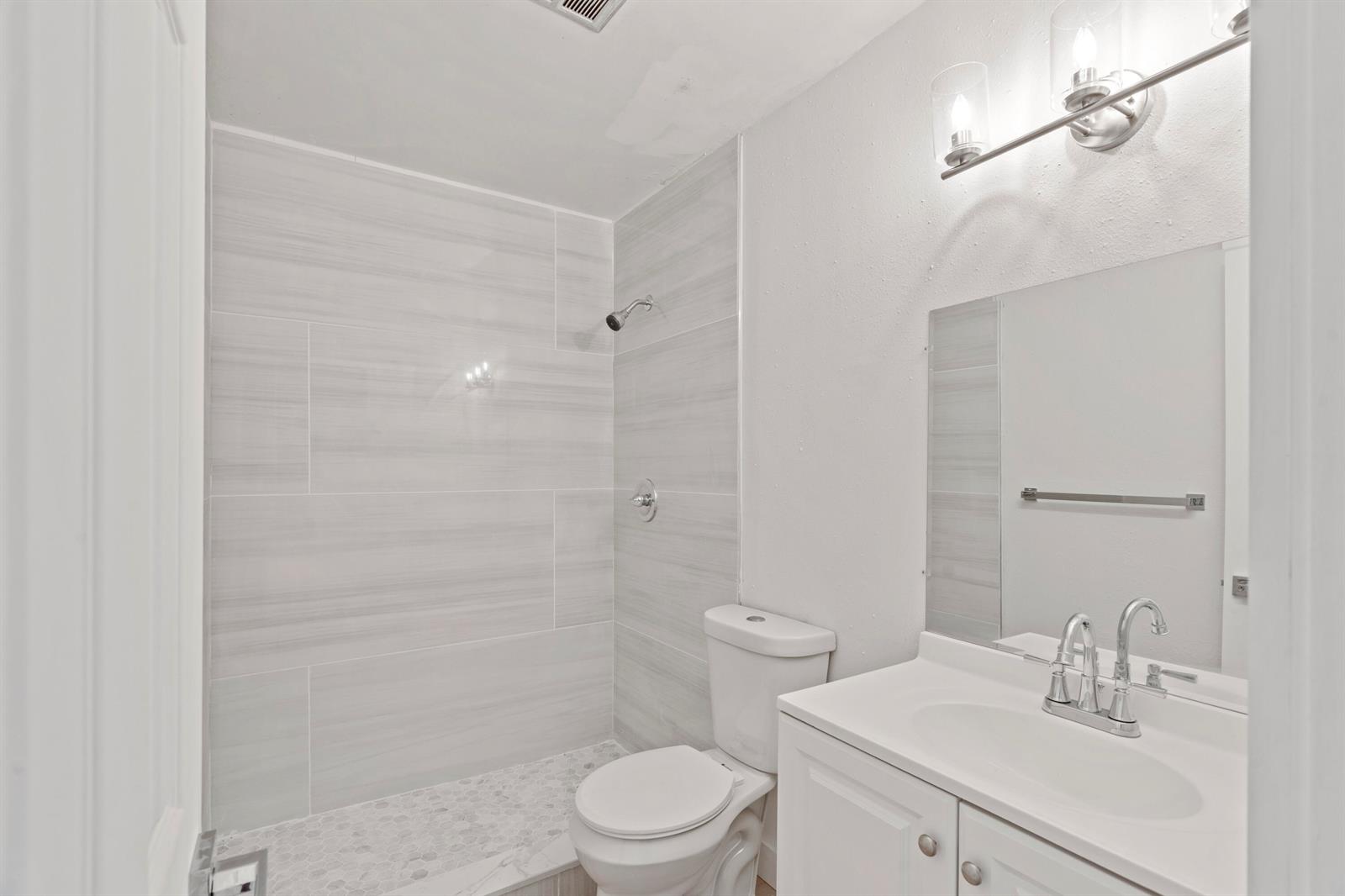 Ver detalles / 6 sq. ft. $ 2026-06-17 0 foto