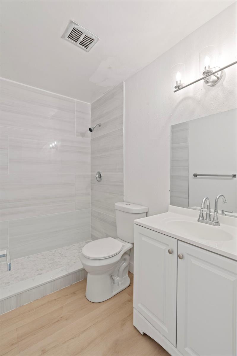 Ver detalles / 6 sq. ft. $ 2026-06-17 0 foto