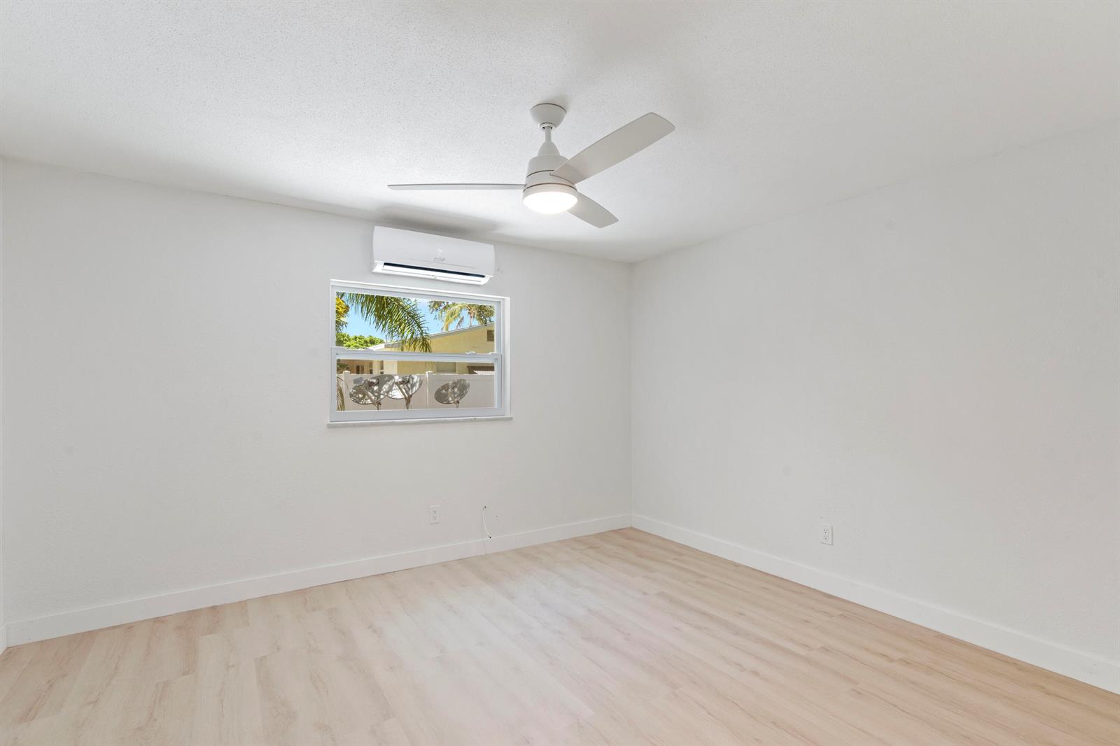 Ver detalles / 6 sq. ft. $ 2026-06-17 0 foto