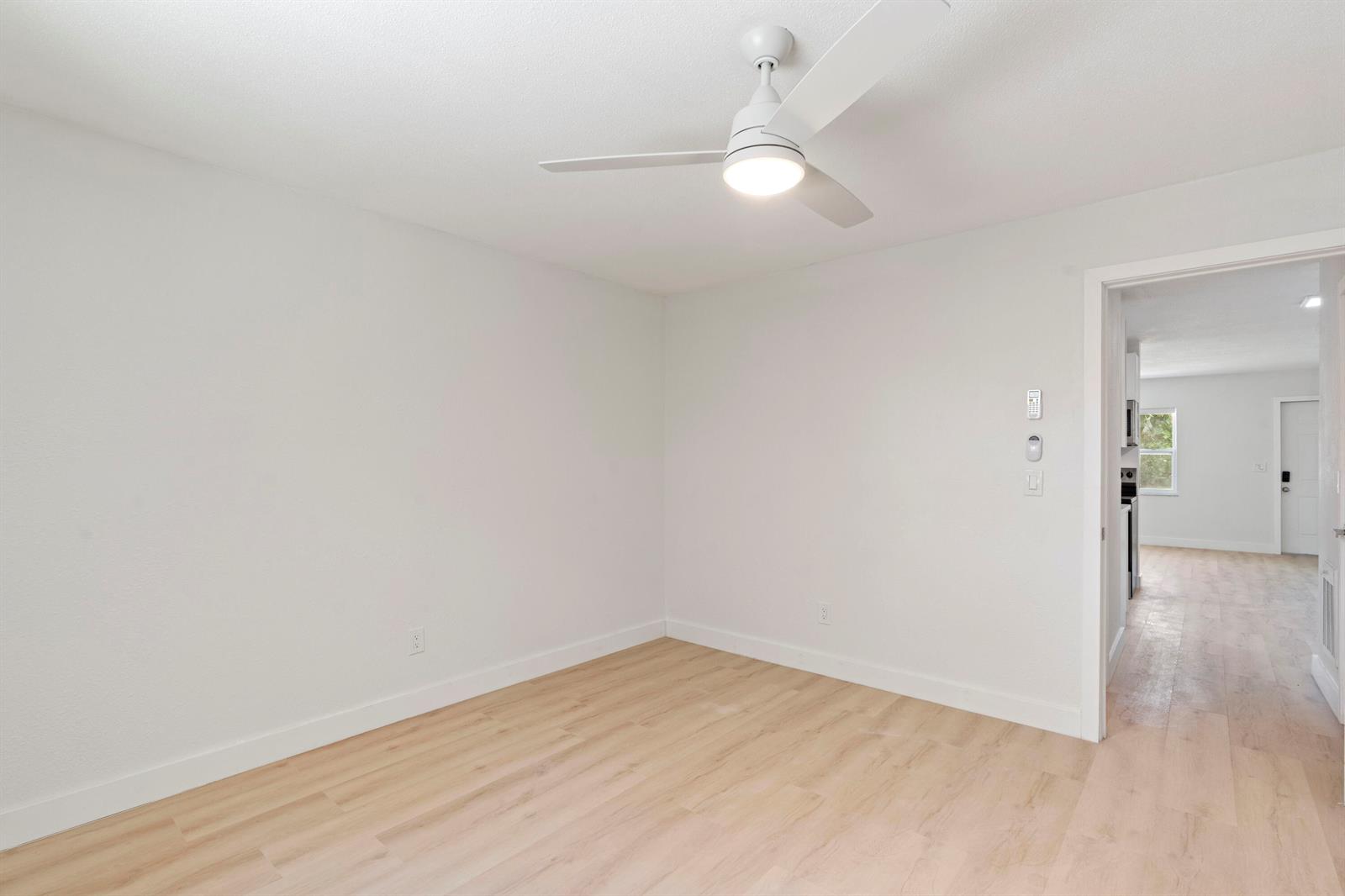 Ver detalles / 6 sq. ft. $ 2026-06-17 0 foto