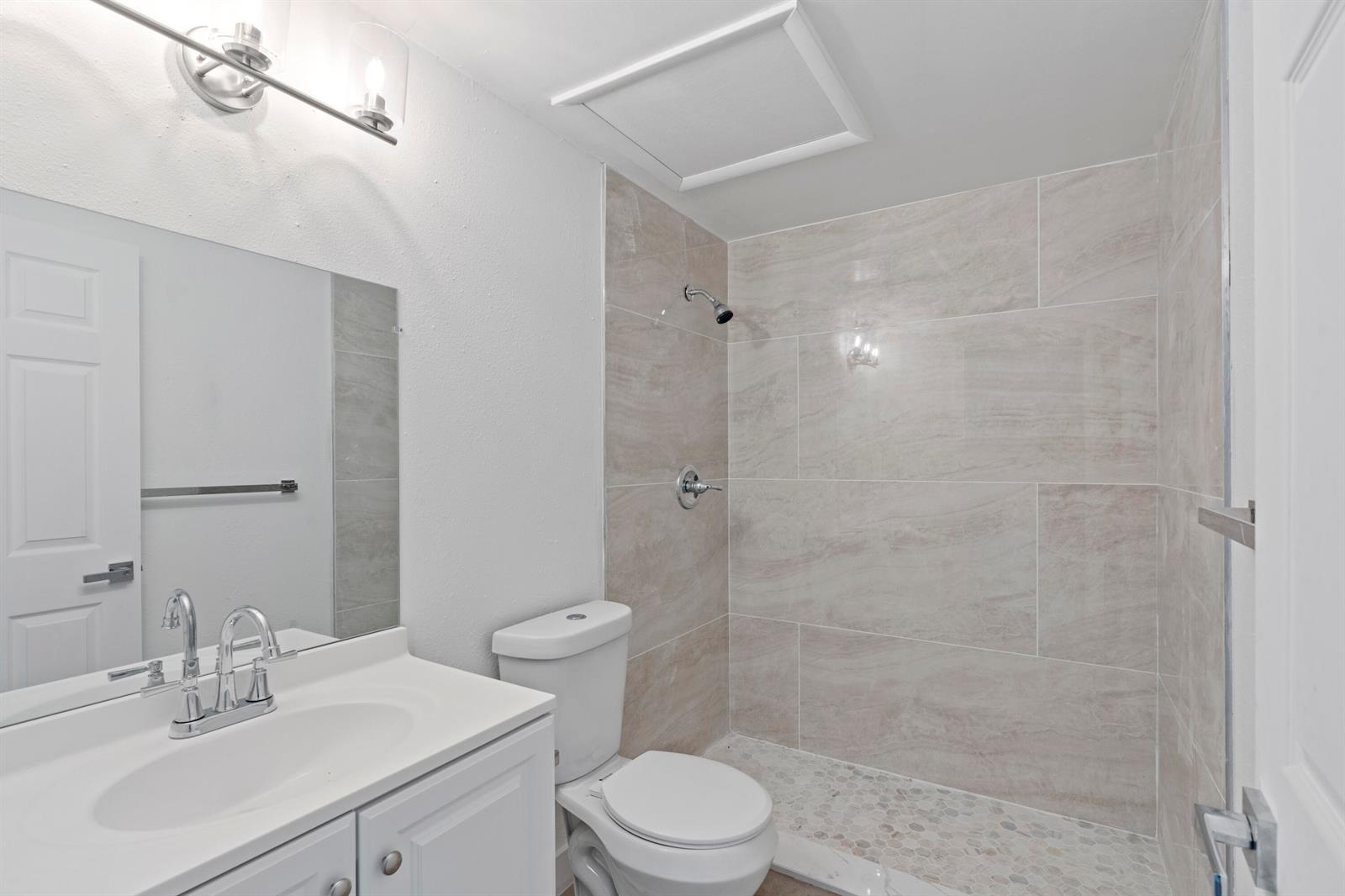 Ver detalles / 6 sq. ft. $ 2026-06-17 0 foto