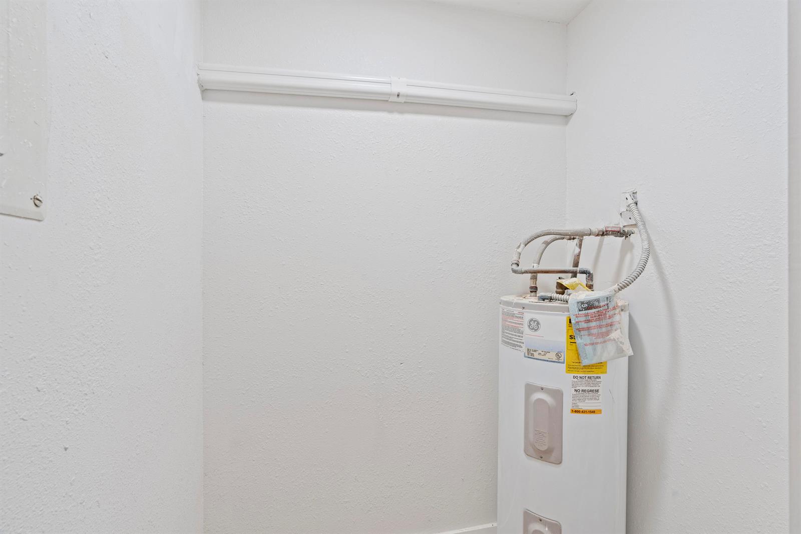 Ver detalles / 6 sq. ft. $ 2026-06-17 0 foto