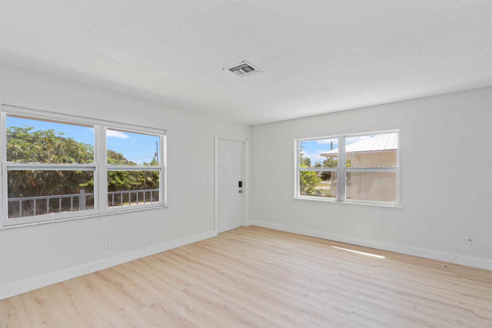 Ver detalles / 6 sq. ft. $ 2026-06-17 0 foto