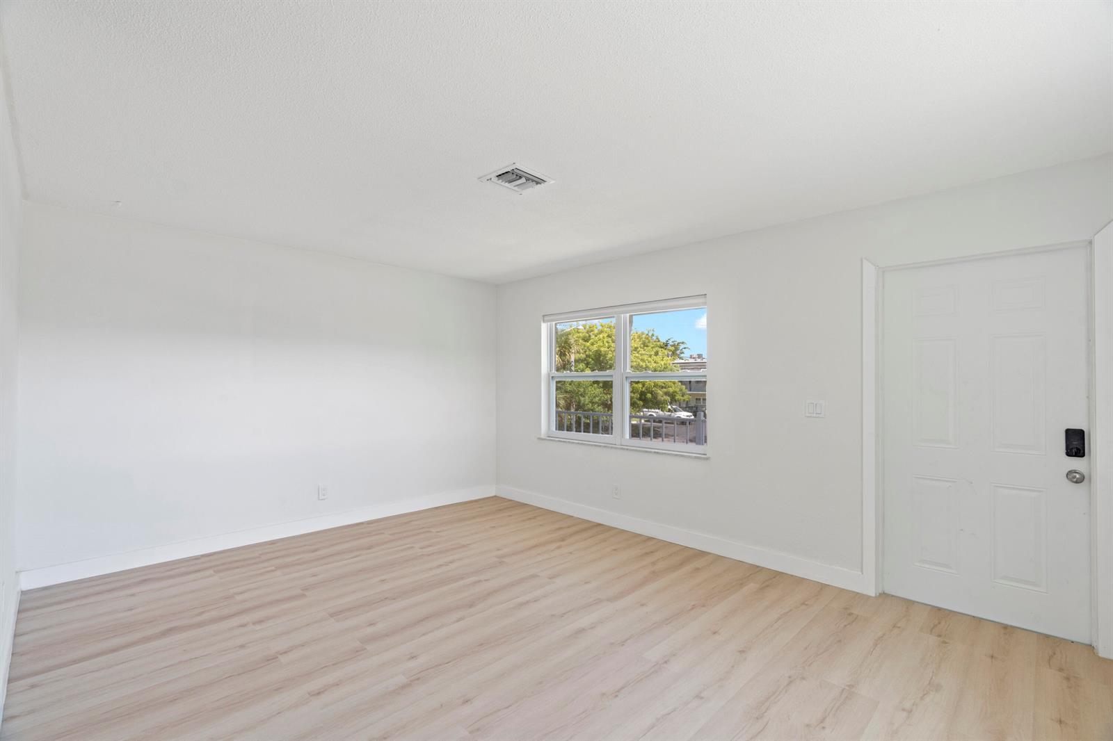 Ver detalles / 6 sq. ft. $ 2026-06-17 0 foto