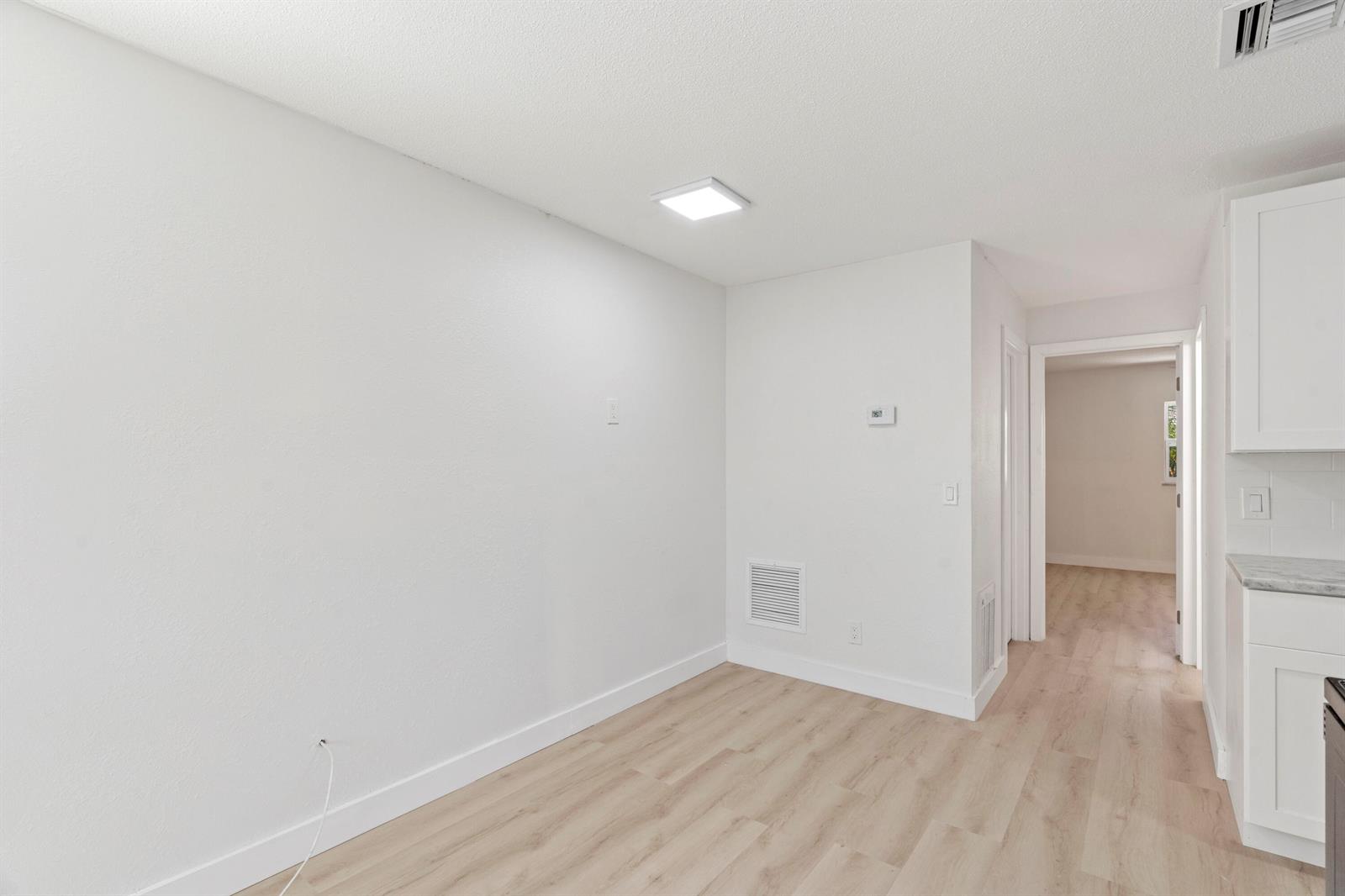 Ver detalles / 6 sq. ft. $ 2026-06-17 0 foto