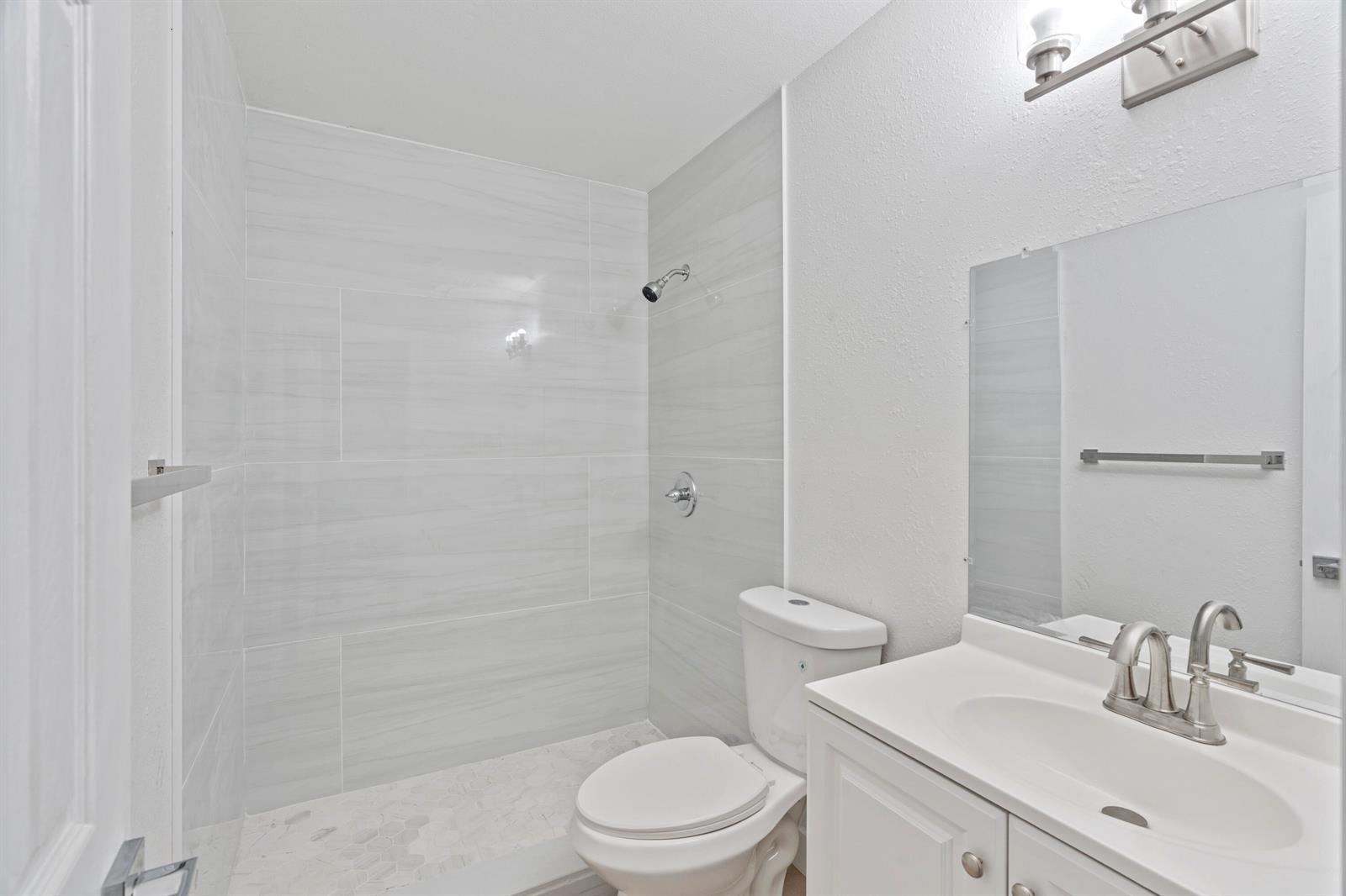 Ver detalles / 6 sq. ft. $ 2026-06-17 0 foto
