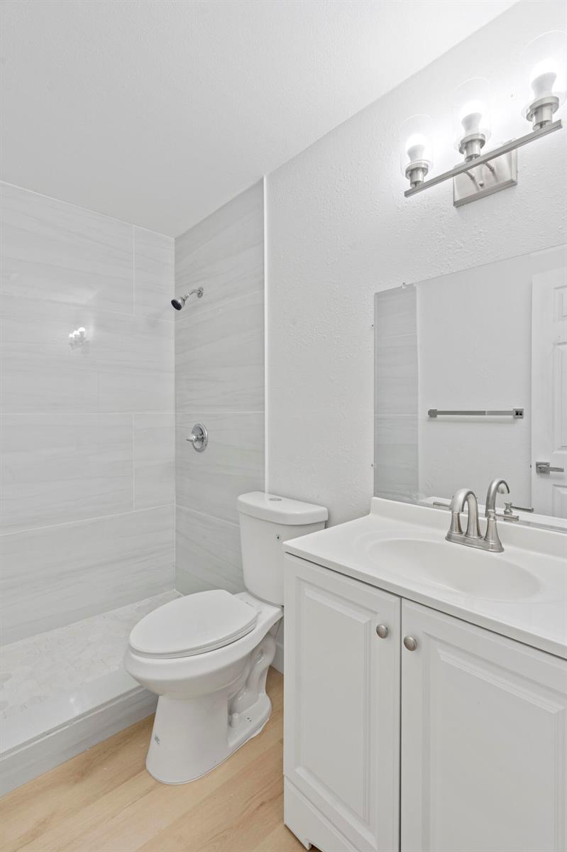 Ver detalles / 6 sq. ft. $ 2026-06-17 0 foto