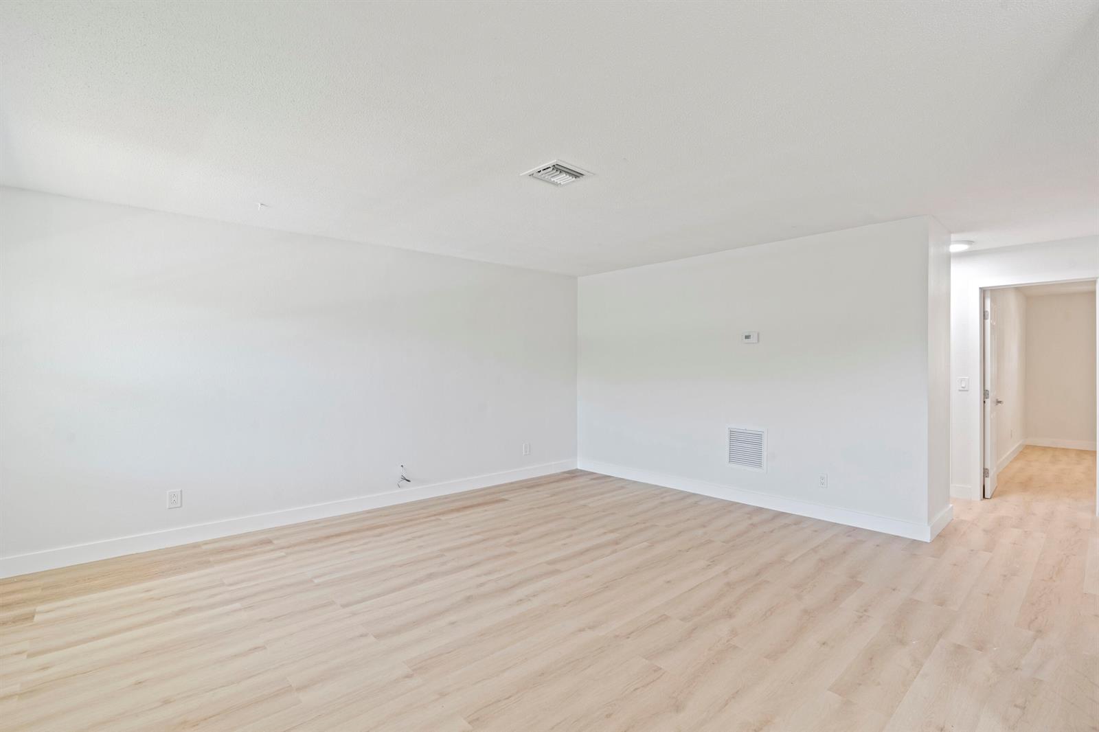 Ver detalles / 6 sq. ft. $ 2026-06-17 0 foto