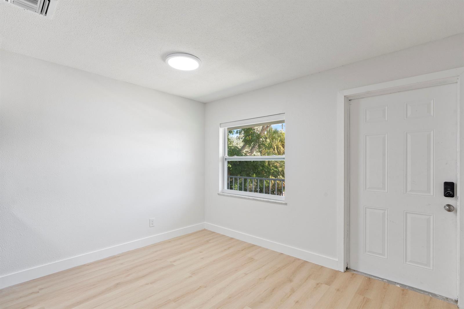 Ver detalles / 6 sq. ft. $ 2026-06-17 0 foto