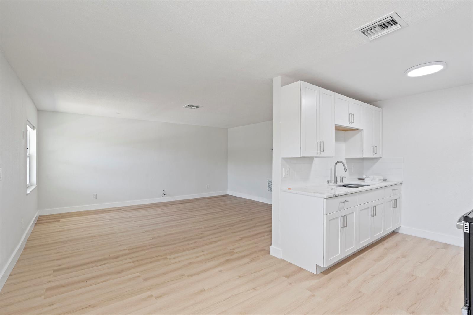 Ver detalles / 6 sq. ft. $ 2026-06-17 0 foto