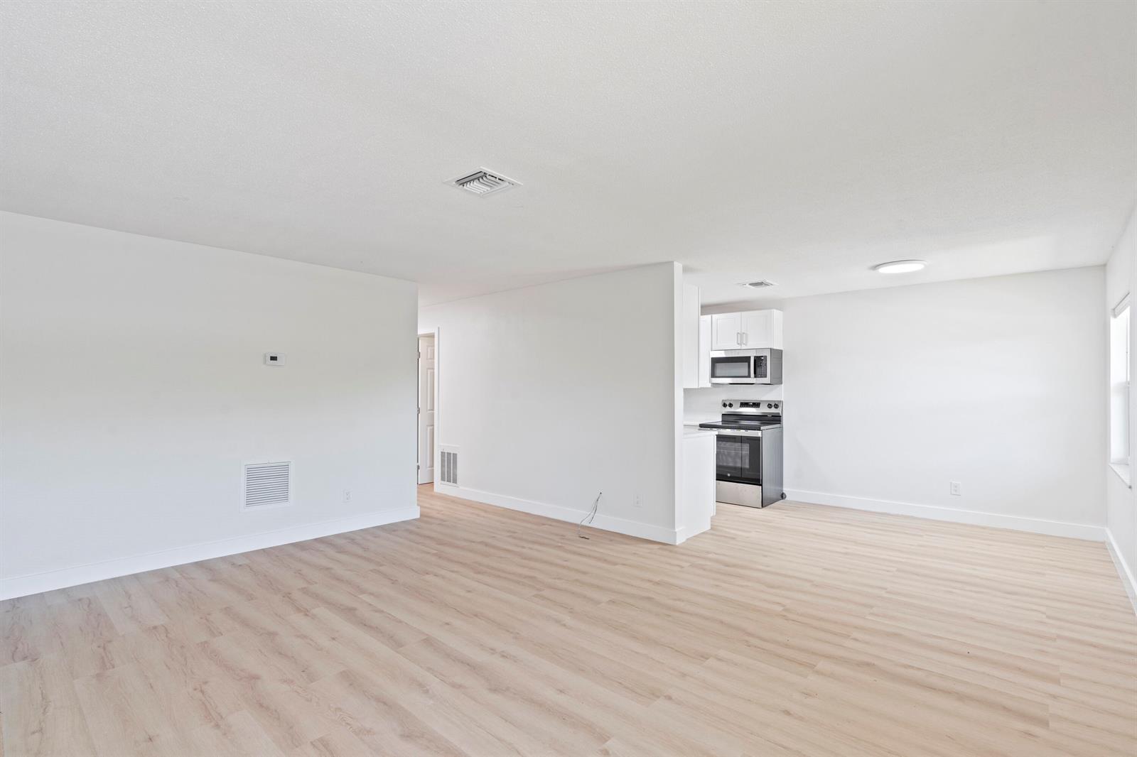 Ver detalles / 6 sq. ft. $ 2026-06-17 0 foto