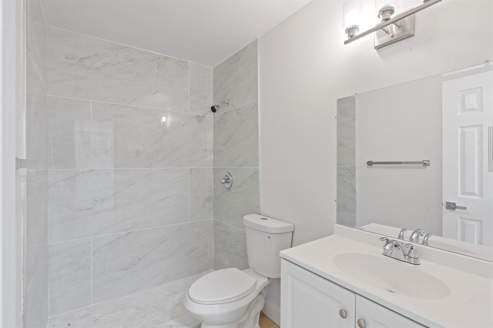 Ver detalles / 6 sq. ft. $ 2026-06-17 0 foto