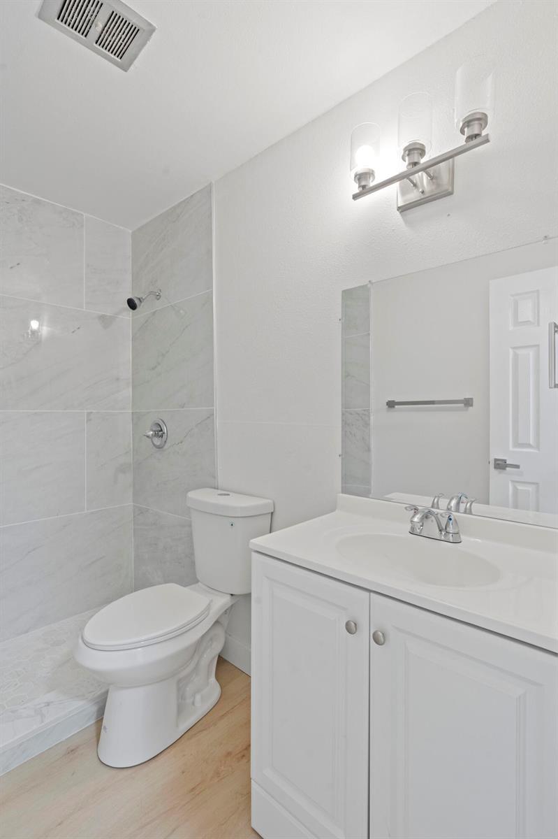 Ver detalles / 6 sq. ft. $ 2026-06-17 0 foto